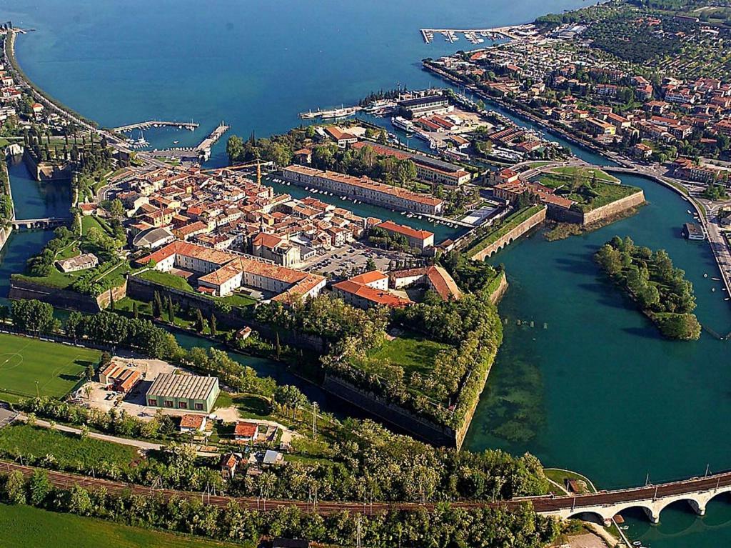 Sk Home Peschiera del Garda Bagian luar foto